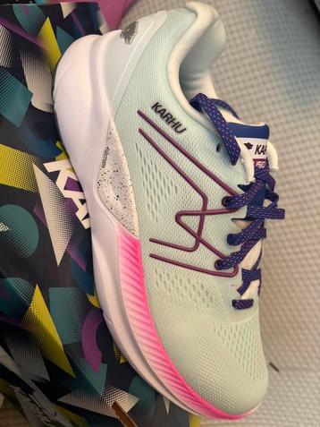 Karhu hardloopschoenen beschikbaar voor biedingen
