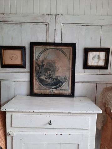 3 Oude houten lijsten,met oude foto's en prent. beschikbaar voor biedingen