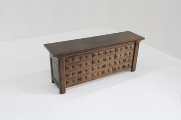 Vintage Brutalist dressoir ladekast beschikbaar voor biedingen