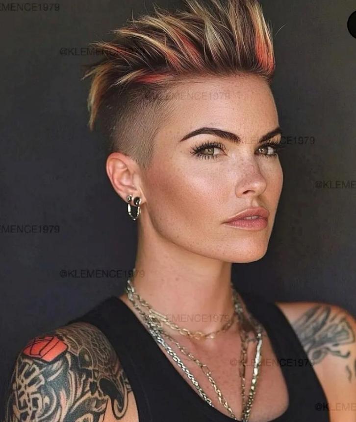 Kappersmodel knipmodel haarmodel Vrouw vr metamorfose gevr, Sieraden, Tassen en Uiterlijk, Uiterlijk | Haarverzorging, Nieuw, Ophalen