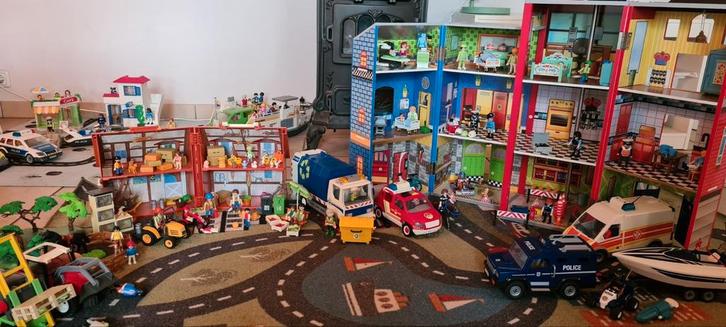 Heel veel playmobiel plus houten kazerne/speelhuis, Kinderen en Baby's, Speelgoed | Playmobil, Gebruikt, Ophalen of Verzenden
