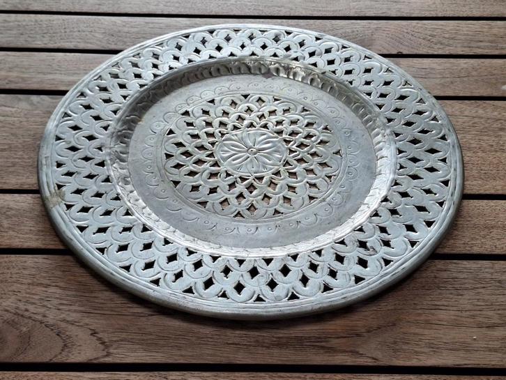 Decoratieve vintage metalen schaal, Antiek en Kunst, Antiek | Schalen, Ophalen of Verzenden