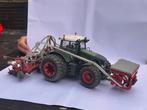 Fendt 828 met Kuhn set.., Hobby en Vrije tijd, Modelauto's | 1:32, Ophalen of Verzenden, Zo goed als nieuw, Tractor of Landbouw