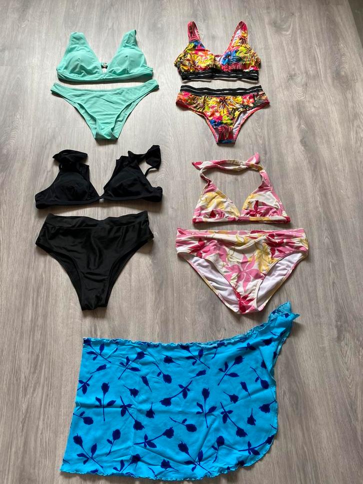 4 bikini’s en omslagdoek, Kleding | Dames, Badmode en Zwemkleding, Zo goed als nieuw, Bikini, Blauw, Ophalen of Verzenden