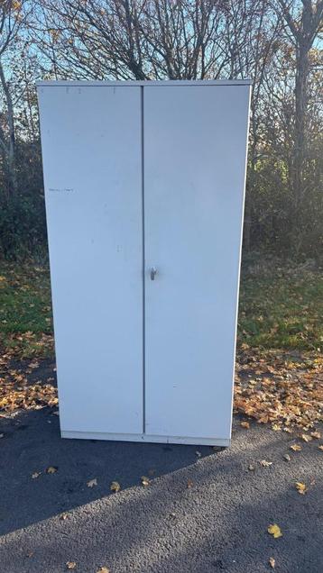 Draaideurkast archiefkast dossierkast metalen kast  beschikbaar voor biedingen