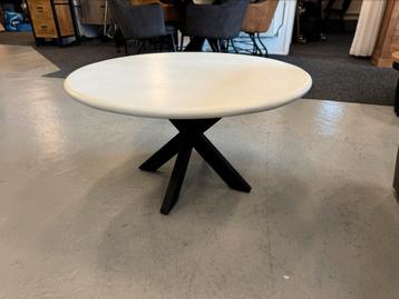 Salontafel rond 80x45 wit met zwart metaal nu 50,-
