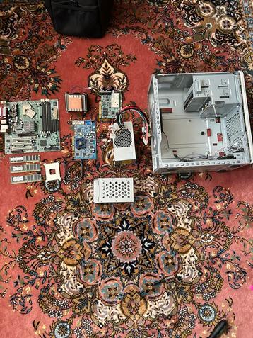 Oude pc/game pc met alles erbij alleen geen harddrive beschikbaar voor biedingen