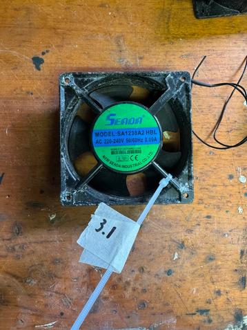 Diverse Ventilatoren 12x12 cm 220-240V (3.1 4.1 5.1 6.1) beschikbaar voor biedingen