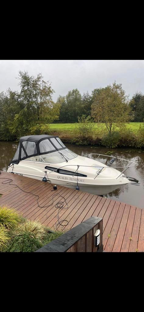 Bayliner 2355, Watersport en Boten, Motorboten en Motorjachten, Zo goed als nieuw, Polyester, 6 tot 9 meter, Benzine, Binnenboordmotor