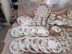 Veel royal albert servies flowers of the month los te koop, Antiek en Kunst, Antiek | Servies los, Ophalen of Verzenden