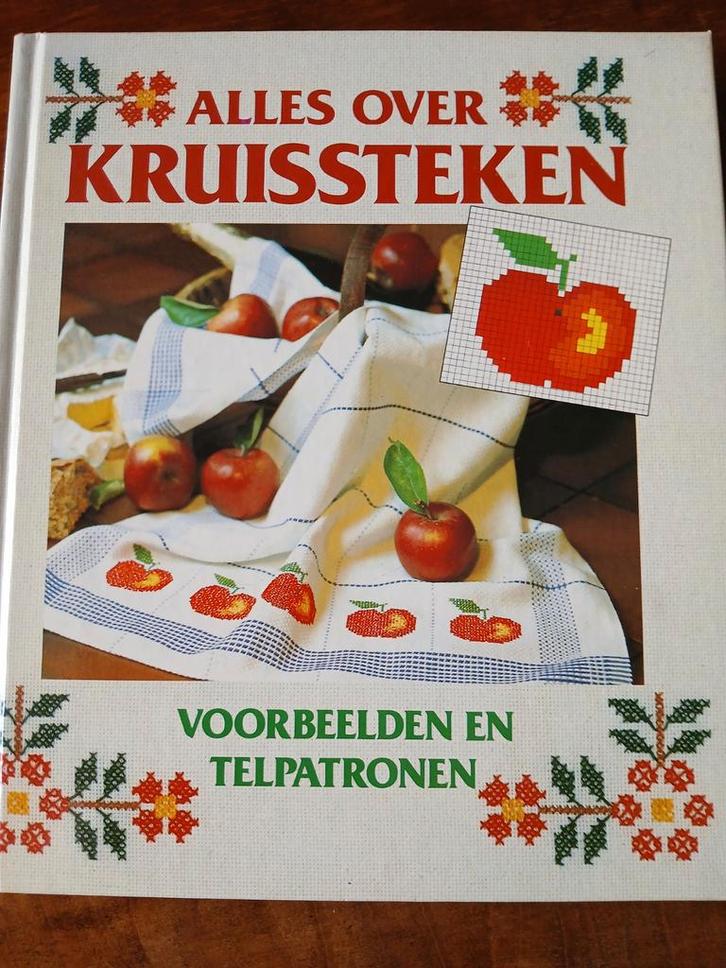 WD015 Alles over kruisteken   voorbeelden en patronen., Hobby en Vrije tijd, Borduren en Borduurmachines, Zo goed als nieuw, Ophalen of Verzenden