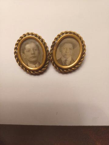 Antieke speld voor 2 foto,s beschikbaar voor biedingen