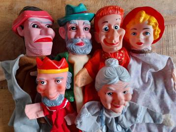 Set van zes poppenkastpoppen  beschikbaar voor biedingen