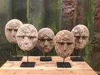 Java maskers op voet houtsnijwerk Indonesie klein, Ophalen of Verzenden