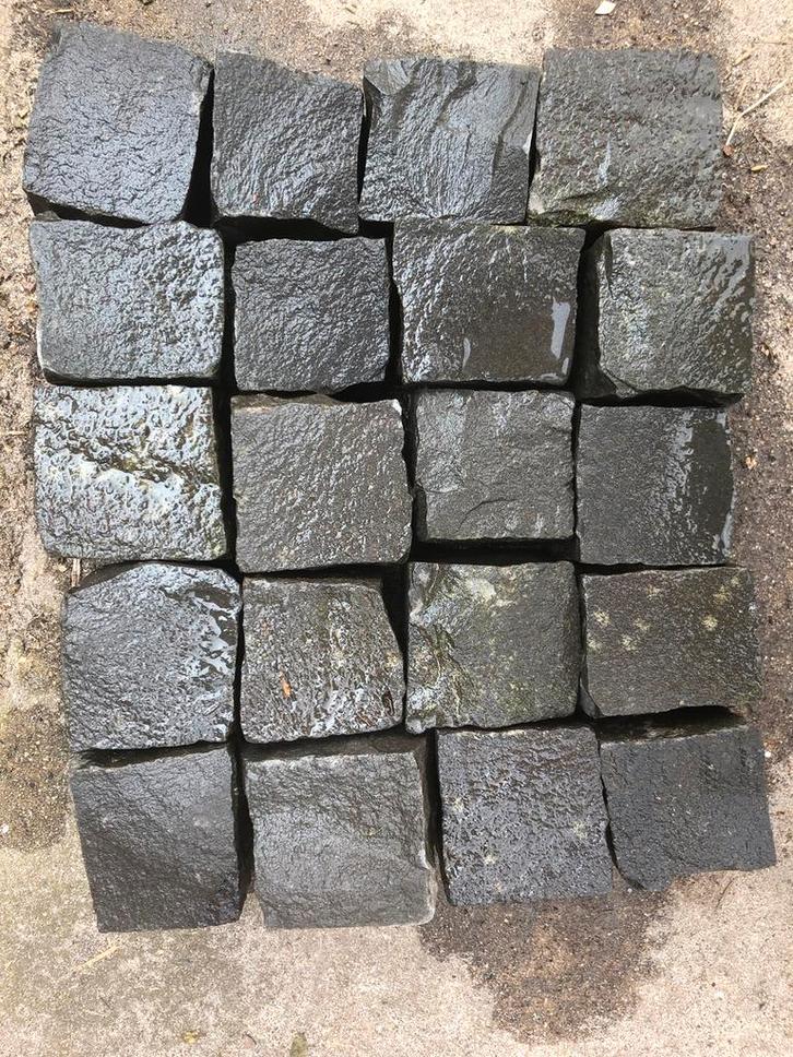 18 m2 Turks basalt kinderkoppen keitjes 4-6 cm zwart kassei, Tuin en Terras, Tegels en Klinkers, Zo goed als nieuw, Klinkers, Natuursteen