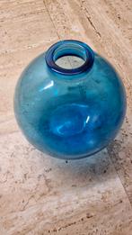 Blauw bol glazen vaasje., Blauw, Ophalen of Verzenden, Minder dan 50 cm, Glas