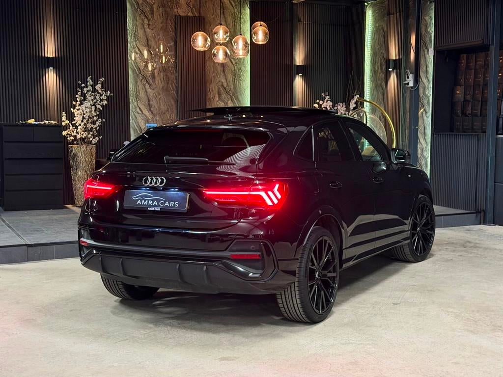 Audi Q3 SPORTBACK 35 TFSI 3X S-Line|PANO|BLACK PAKKET|SFEER|, 4 cilinders, 150 pk, 1505 kg, Zwart