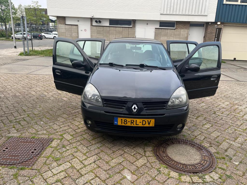 Renault Clio 1.2 55KW Autbas E3 2005 Zwart, Auto's, Voorwielaandrijving, 74 pk, 31 €/maand, 4 cilinders