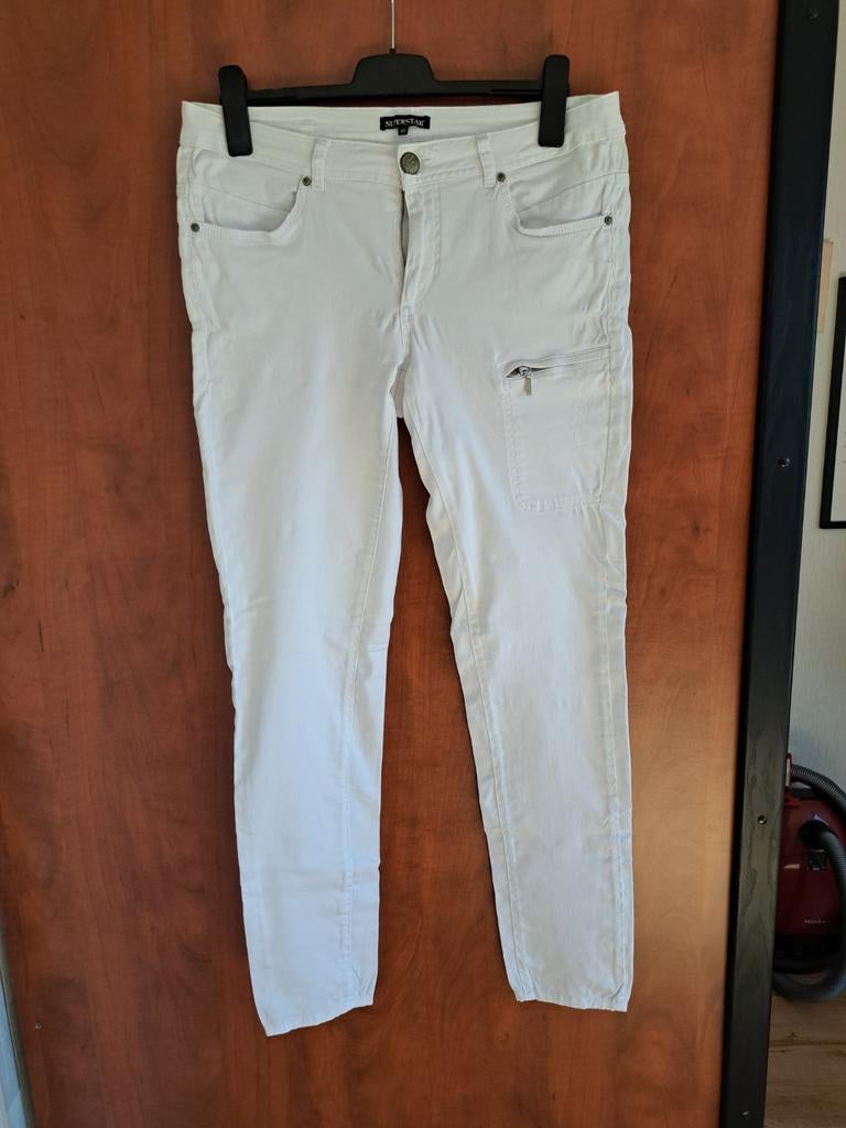 Witte lange broek., Maat 38/40 (M), Wit, Ophalen of Verzenden, Zo goed als nieuw