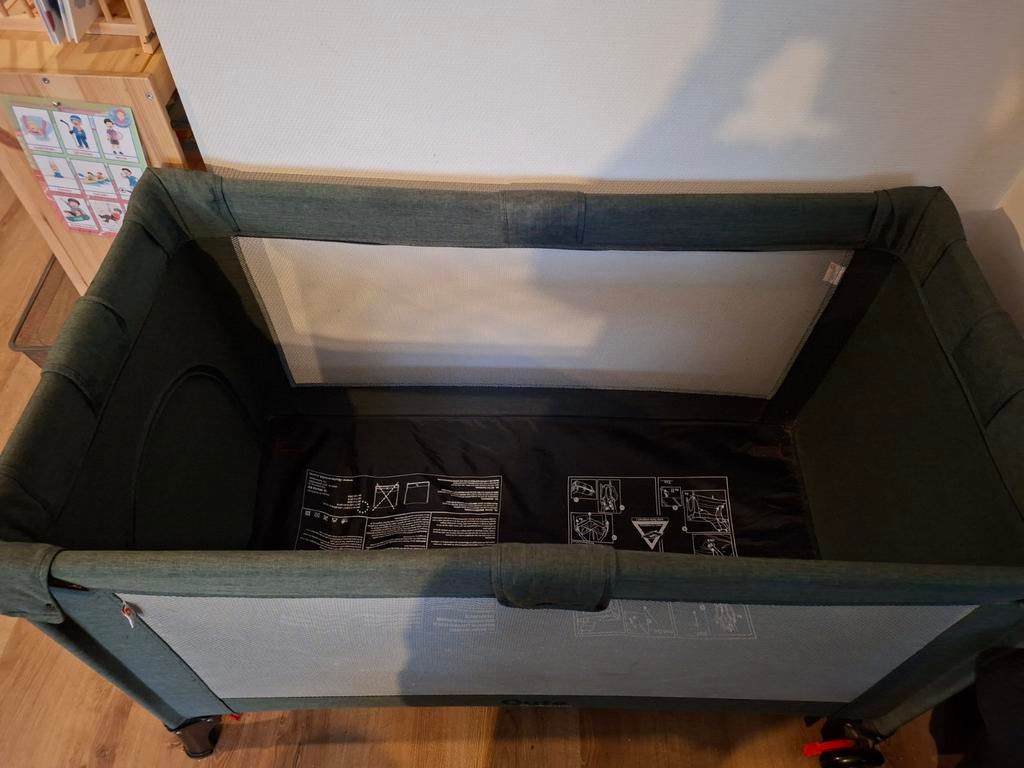 Handig campingbedje voor onderweg, Kinderen en Baby's, Boxen, Gebruikt, Rechthoekig, Wieltjes, Ophalen