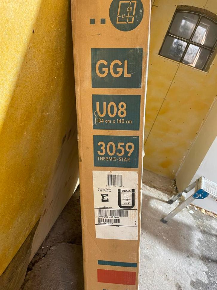 Nieuw Velux dakraam GGL U08 134x140 cm met dakgoten, Doe-het-zelf en Verbouw, Glas en Ramen, Nieuw, Dakraam, 120 tot 160 cm, Ophalen