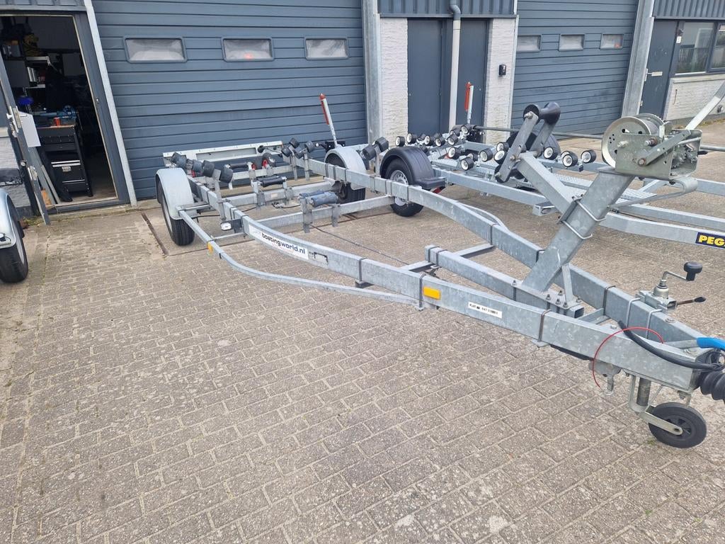 Kalf trailer met een 1800KG as  !!!