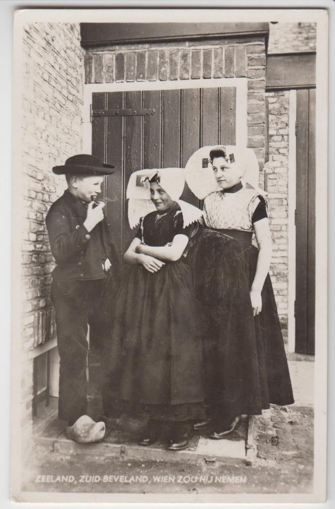 075 Klederdrachten Zuid Beveland 1949 Rokende Jongen met Mei, Verzamelen, Verzenden, 1940 tot 1960, Gelopen, Zeeland