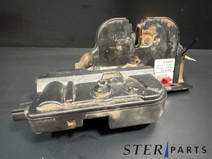 Slotmechaniek Achterklep van een Mercedes Vito, Auto-onderdelen, Carrosserie en Plaatwerk, Gebruikt, -, Ophalen of Verzenden, -