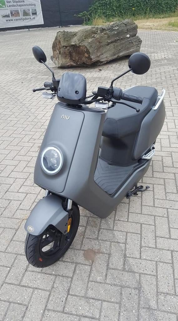 NIU N1S elektrische scooter 25 km/h, Fietsen en Brommers, Snorfietsen en Snorscooters, Elektrisch, Zo goed als nieuw, Ophalen