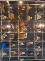 Vitrinekast met Mini Parfumflesjes, Ophalen of Verzenden, Gebruikt