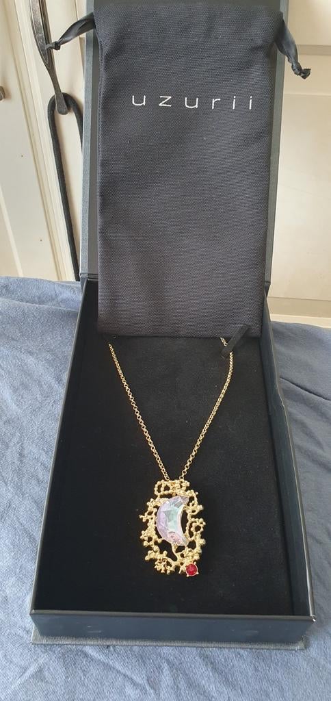 Uzurii ketting met maanvormige hanger en kristal, Overige materialen, Ophalen of Verzenden, Zo goed als nieuw, Met kristal
