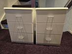 2 massieve witte nachtkastjes, Huis en Inrichting, Slaapkamer | Nachtkastjes, Ophalen, Minder dan 45 cm
