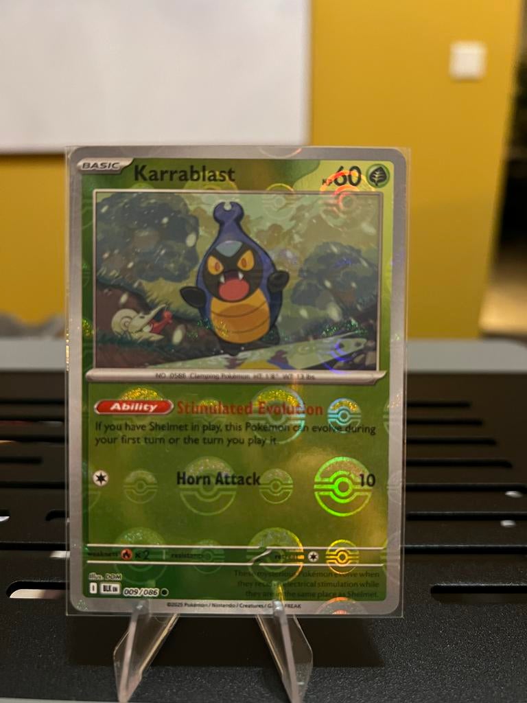 Karrablast Pokémon Kaart Pokeball - Stimulated Evolution, Ophalen of Verzenden, Zo goed als nieuw, Losse kaart, Foil