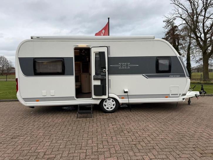 Mooie Hobby 540 UFe Prestige caravan 2017 + Unico voortent, Caravans en Kamperen, Caravans, Bedrijf, tot en met 4, 1500 - 2000 kg