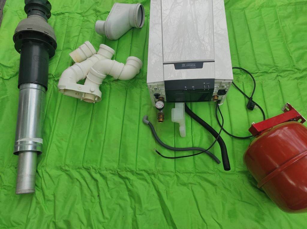 Remeha Tzerra M 28c CV-ketel met toebehoren, Ophalen, Gebruikt, Hoog rendement (Hr), Cv-ketel of Combi-ketel