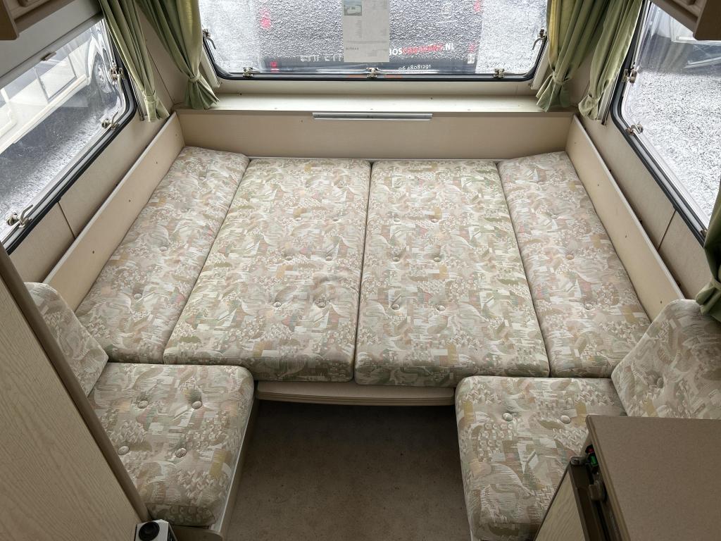 AVENTO 420 TLH CASSETTE TOILET, VOORTENT, Standaardzit, Schokbreker, Bedrijf, Niet ingevuld