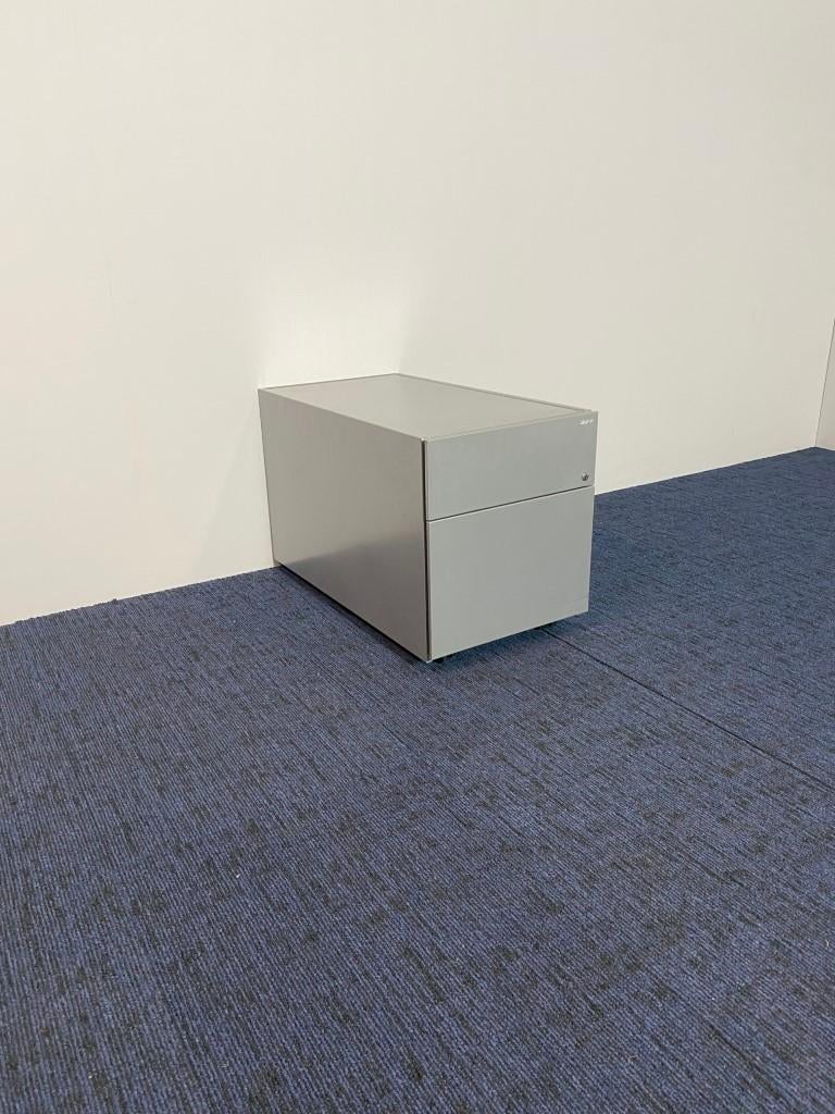 2 x Ladeblok Gispen, aluminium, H 49 x B 42 x D 78 cm.