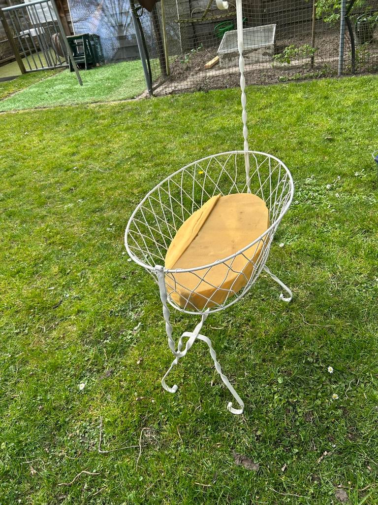 Witte poppenwieg van metaal, Ophalen, Gebruikt