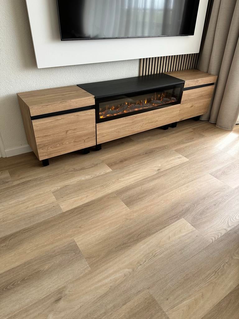 Tv dressoir met elektrische haard, Huis en Inrichting, Kasten | Televisiemeubels, 150 tot 200 cm, Ophalen of Verzenden, Zo goed als nieuw