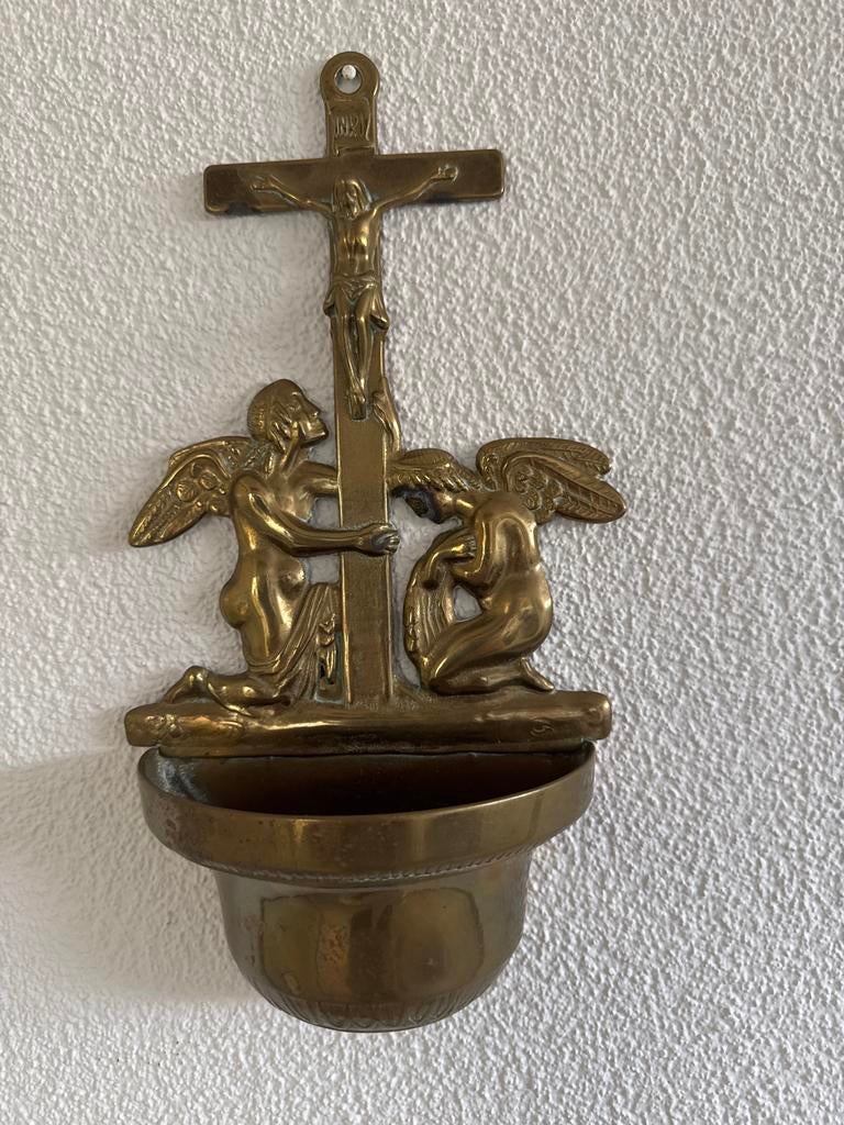 Antiek bronzen wijwaterbakje met engelen en Christus, Antiek en Kunst, Antiek | Religie, Ophalen of Verzenden