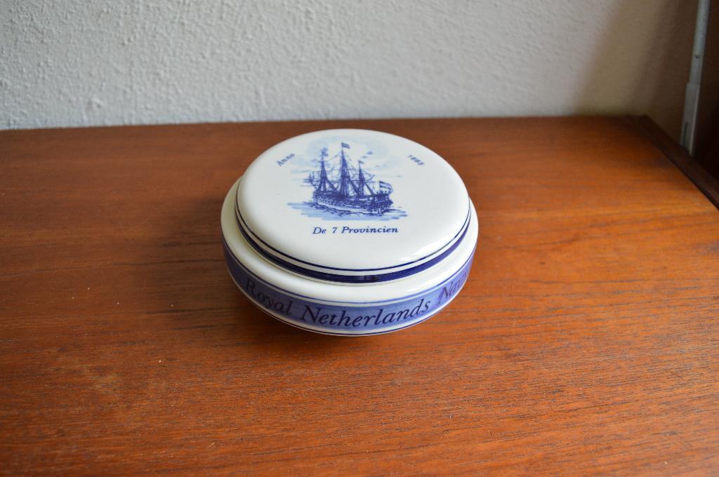 delfts blauw doosje de 7 provinciën royal netherlands navy, Antiek en Kunst, Ophalen of Verzenden