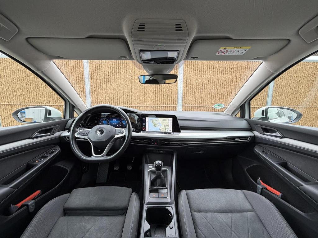Volkswagen Golf 1.0 TSI Life Business Stoel- en stuurverwarm, Auto's, Volkswagen, Voorwielaandrijving, Gebruikt, Euro 6, 620 kg