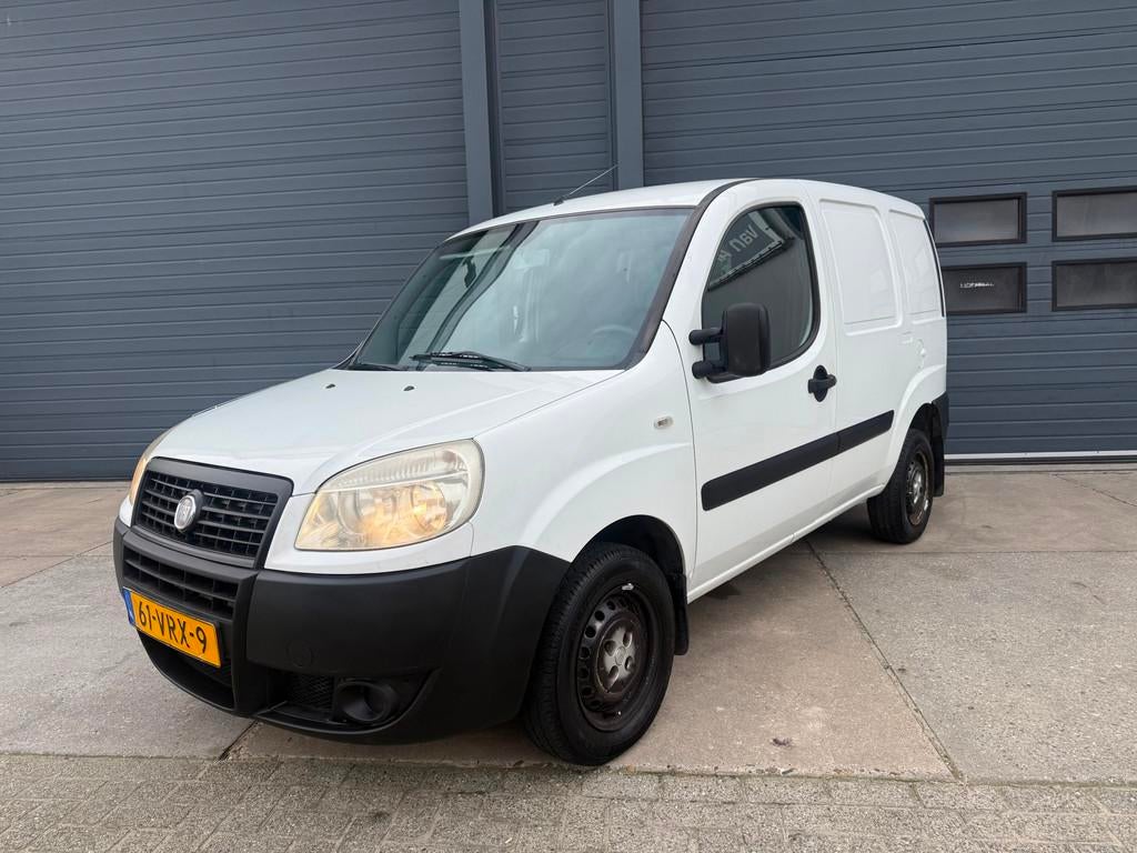 Fiat Doblò 1.6 CNG Comfort, Auto's, Bestelauto's, Voorwielaandrijving, Stof, Gebruikt, Zwart