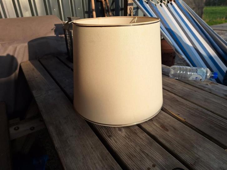 Crèmekleurige Lampenkap met Gouden Rand - 30cm Hoog, Huis en Inrichting, Lampen | Lampenkappen, Gebruikt, 25 tot 50 cm, Rond, Crème