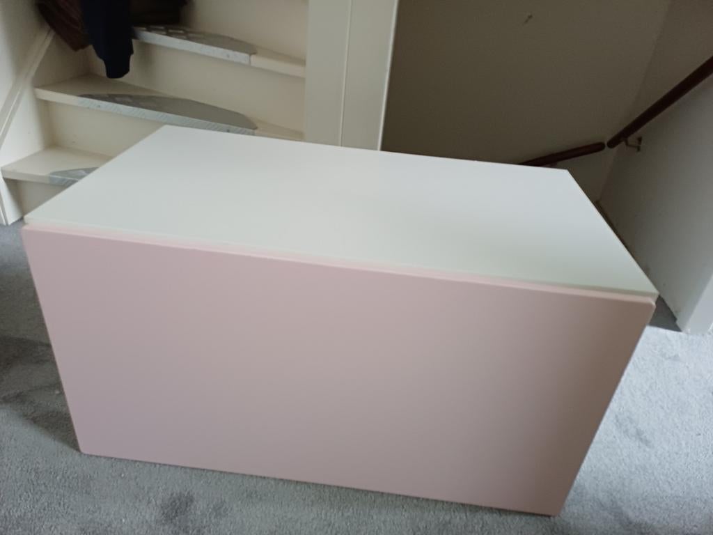 Roze IKEA speelgoedkist met grijs zitkussen, Ophalen, Jongen of Meisje