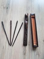 Houtsnijwerk kistje met eetstokjes. Salamander en kikker?, Ophalen of Verzenden