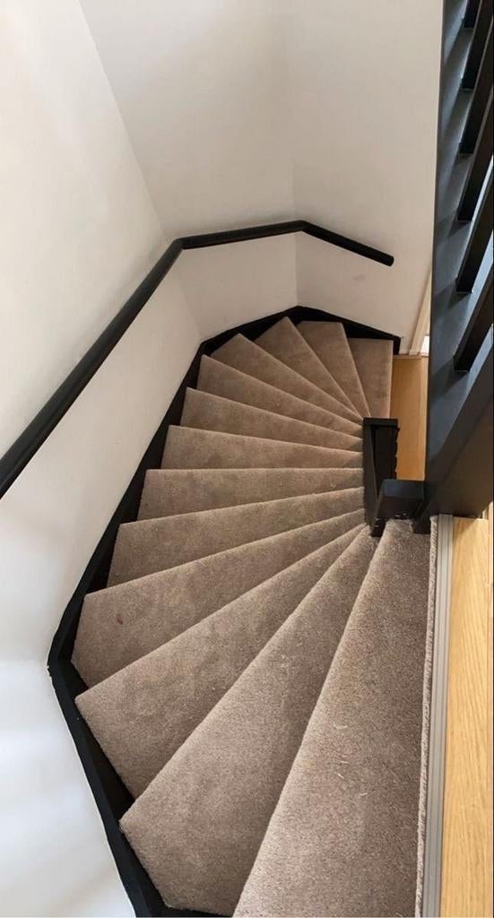 Trap met tapijtbekleding - Diverse kleuren, Doe-het-zelf en Verbouw, Ladders en Trappen, Ophalen of Verzenden, Gebruikt, Trap