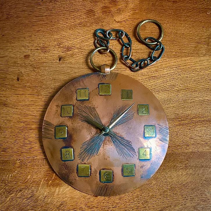 Amsterdamse School Wandklok Hangklok met Electrisch Uurwerk, Antiek en Kunst, Antiek | Klokken, Ophalen of Verzenden