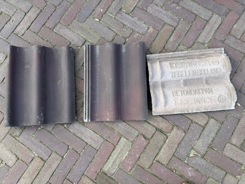 Nieuwe Teewen sneldekkers - 162 betondakpannen + 7 gevelpann, Doe-het-zelf en Verbouw, Dakpannen en Dakbedekking, Ophalen, Steen of Klei