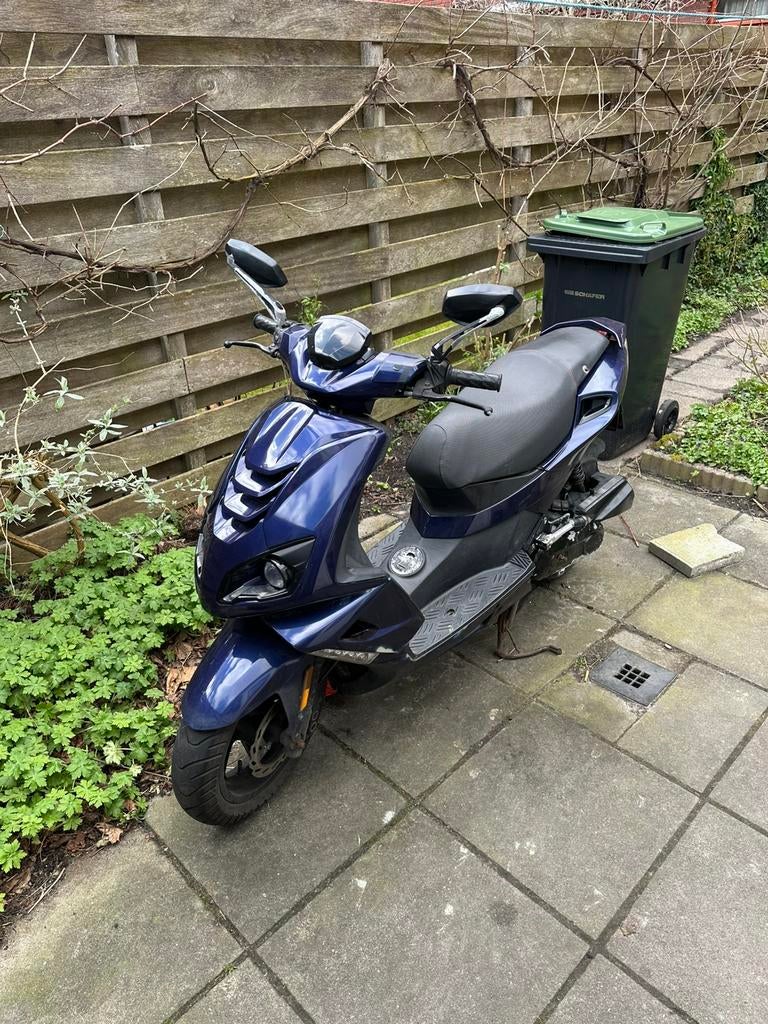 Peugeot speedfight 4 2019, Fietsen en Brommers, Snorfietsen en Snorscooters, Ophalen, Gebruikt, Benzine, Peugeot
